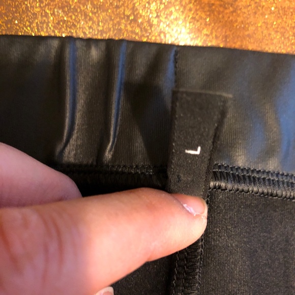 Faux leather leggings - Picture 3 of 4